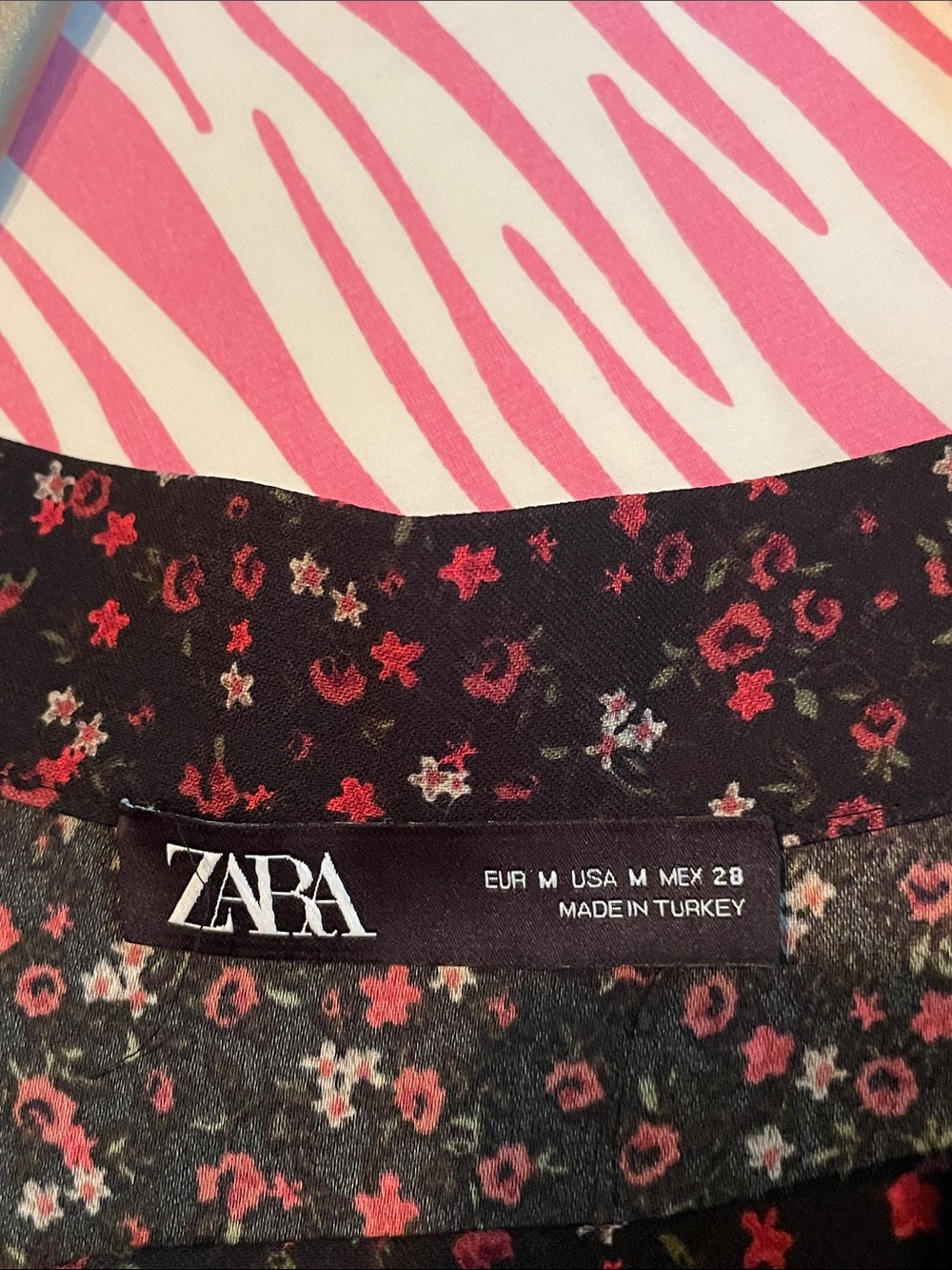 Zara Black with Red Floral Design Skort - Picture 4 of 6